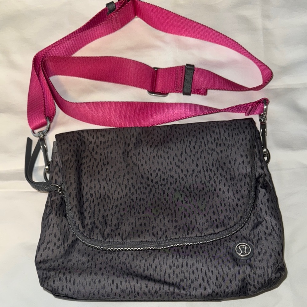 lululemon athletica Black Crossbody Bag with Pink Strap